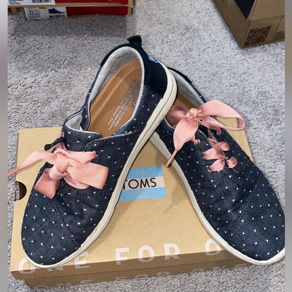 Toms